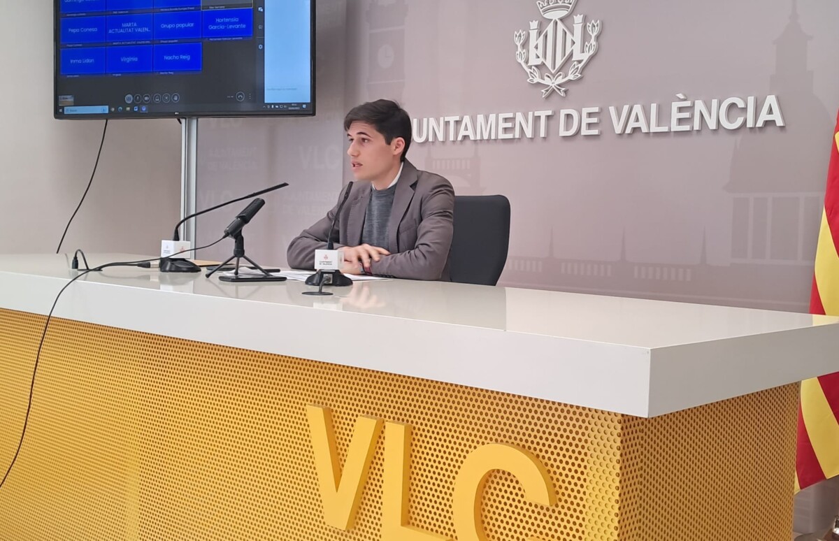 Borja Sanjuán, concejal de Hacienda del Ayuntamiento de València, en la sala de prensa del consistorio.